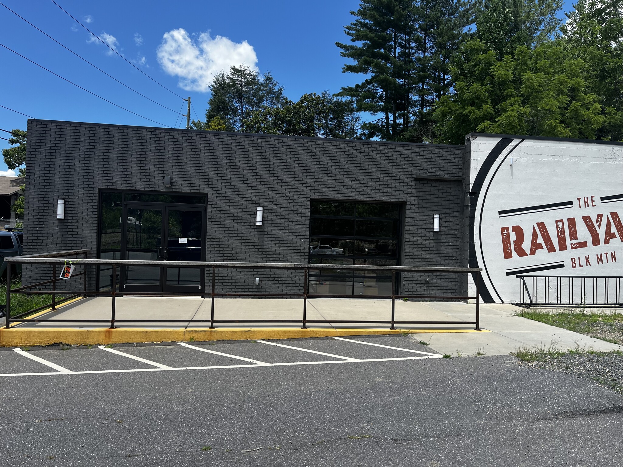 141 Richardson Blvd, Black Mountain, NC for sale Building Photo- Image 1 of 17