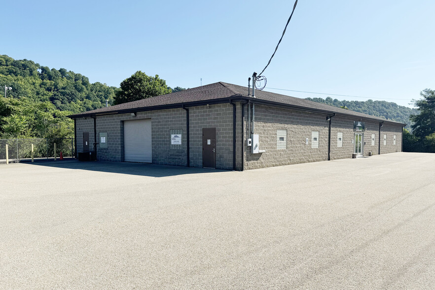 1103 Donner Ave, Monessen, PA for lease - Primary Photo - Image 1 of 4