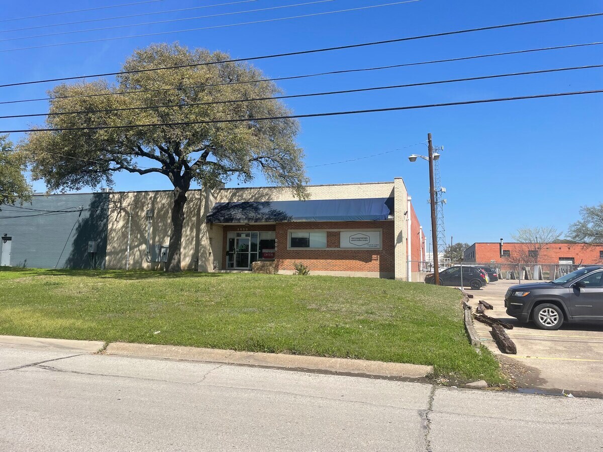 8800 Chancellor Row, Dallas, TX 75247