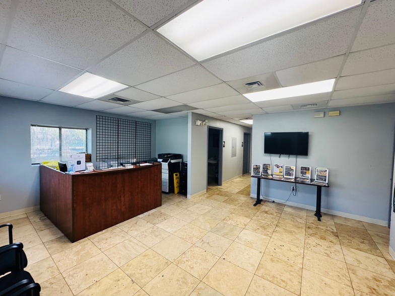 11339 E Distribution Ave, Jacksonville, FL for lease - Building Photo - Image 2 of 4