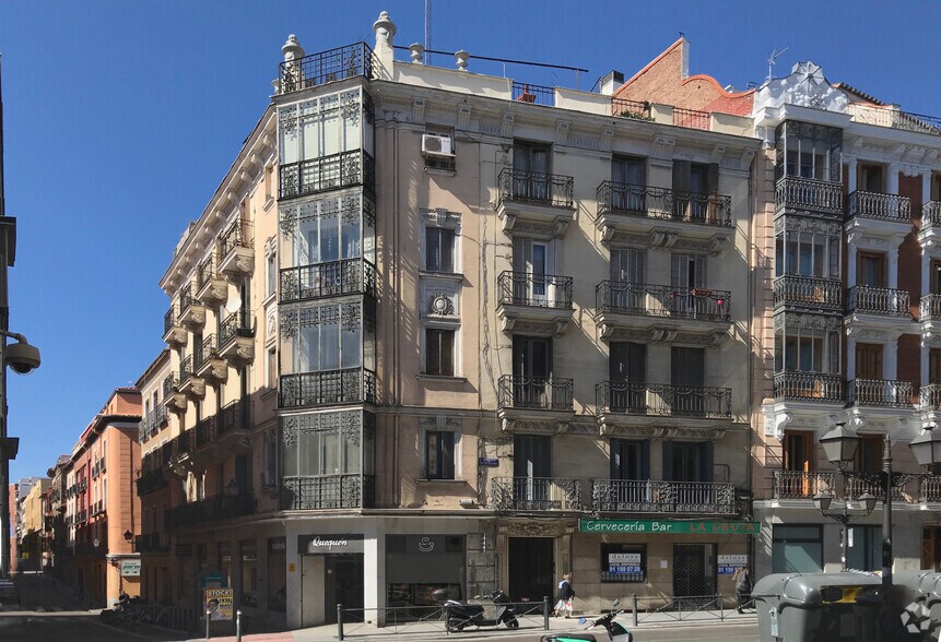 Multifamily in Madrid, Madrid for sale - Primary Photo - Image 1 of 2