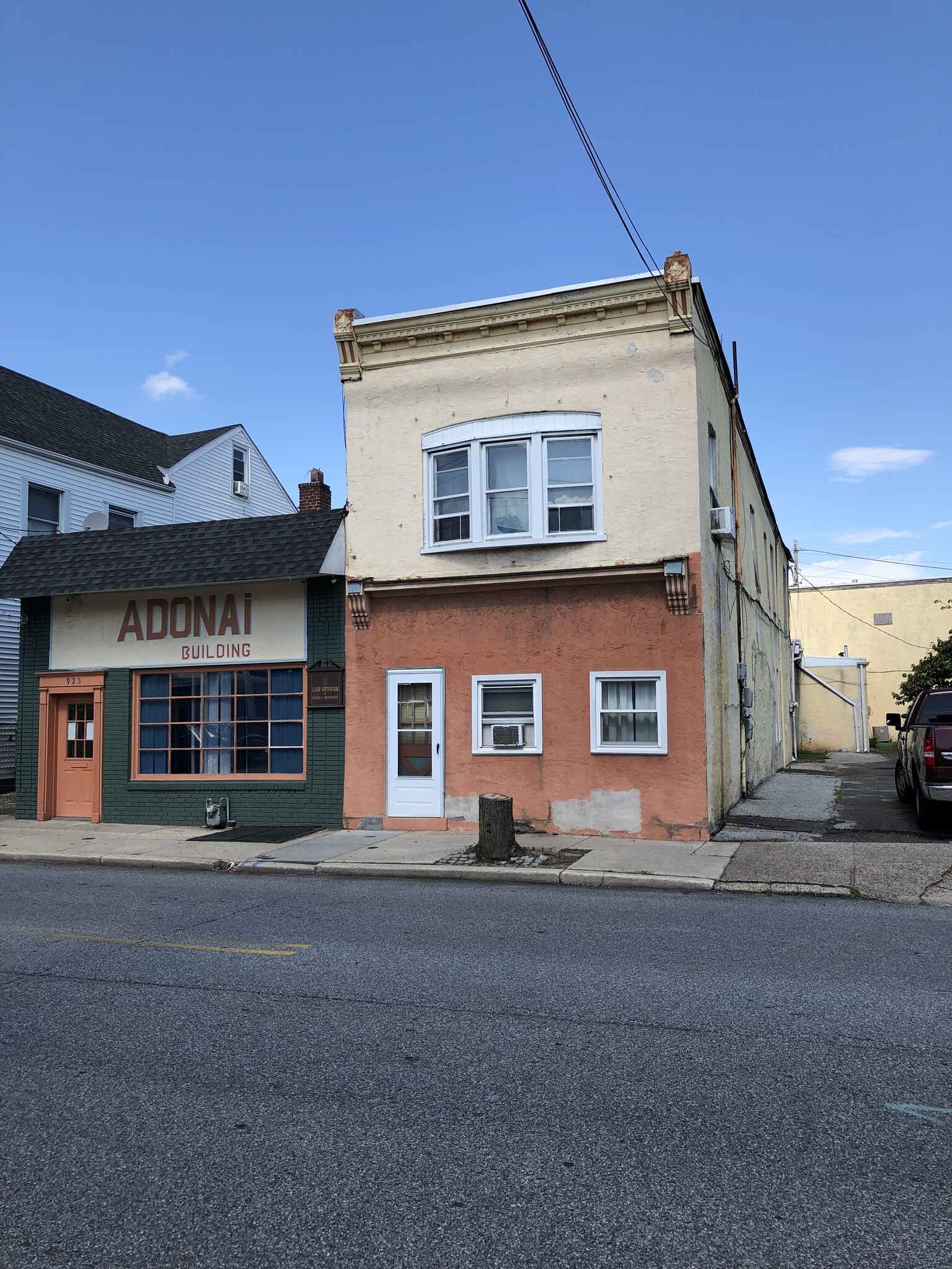 923 Market St, Marcus Hook, PA 19061