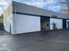 2312-2330 SE Clatsop St, Portland, OR for lease Building Photo- Image 2 of 8