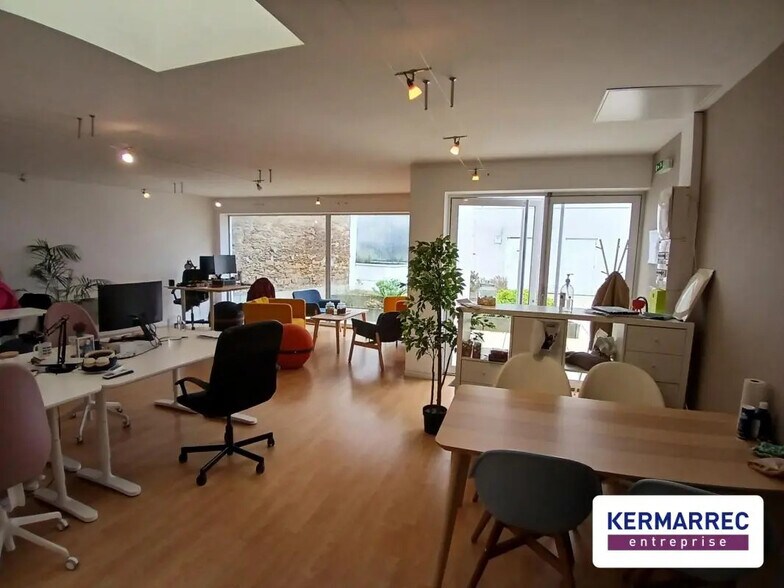 Office in Nantes for lease - Building Photo - Image 2 of 5