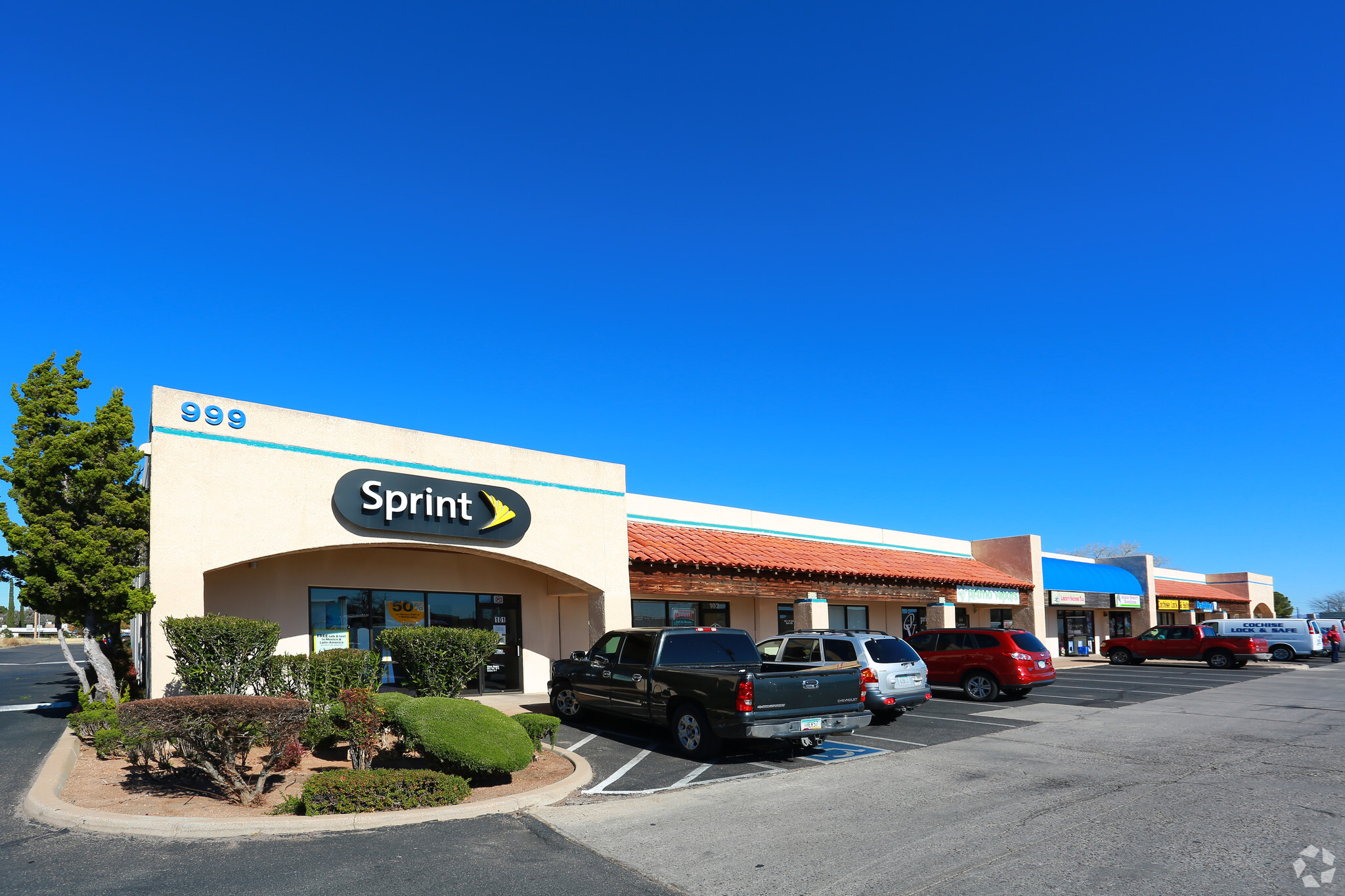 999 E Fry Blvd, Sierra Vista, AZ for lease Primary Photo- Image 1 of 5