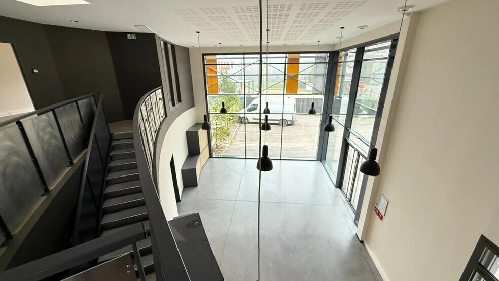 Flex in Saint-Denis-lès-Bourg for lease - Lobby - Image 3 of 27