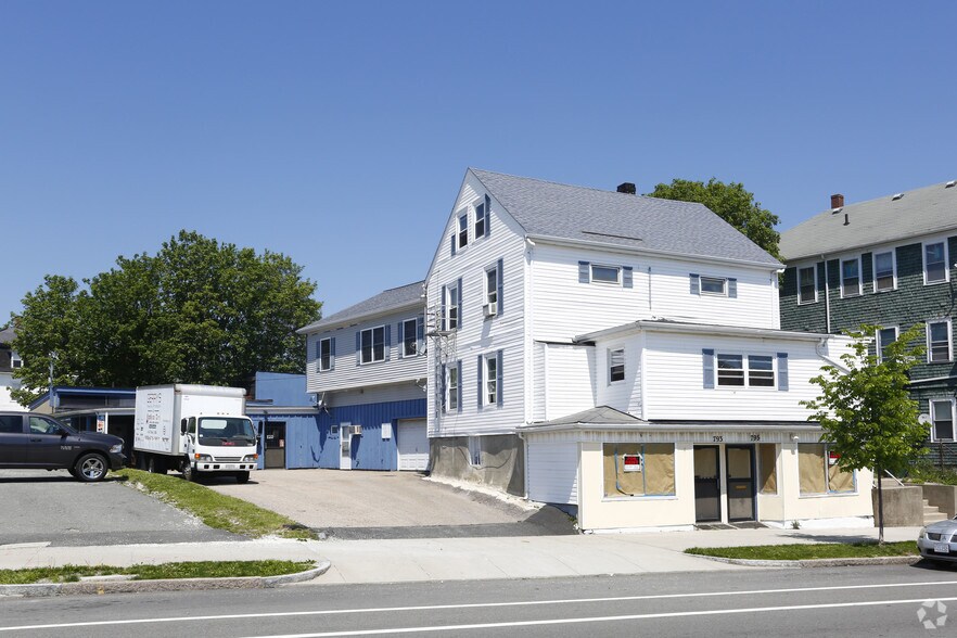 789795 Plymouth Ave, Fall River, MA 02721
