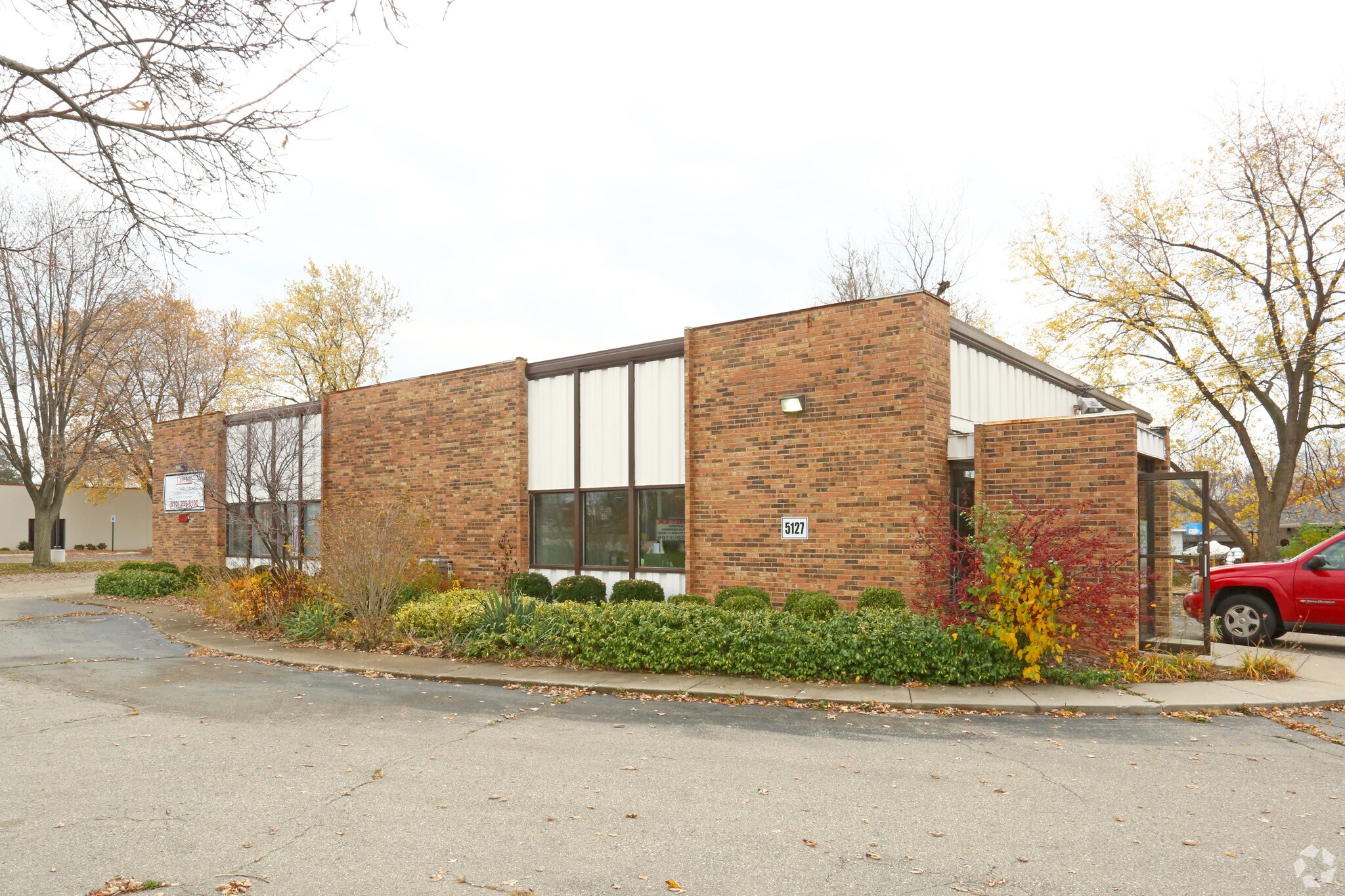 5115-5127 Miller Rd, Flint, MI for sale Building Photo- Image 1 of 1