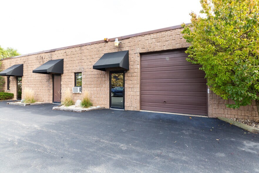 22073 N Pepper Rd, Lake Barrington, IL 60010