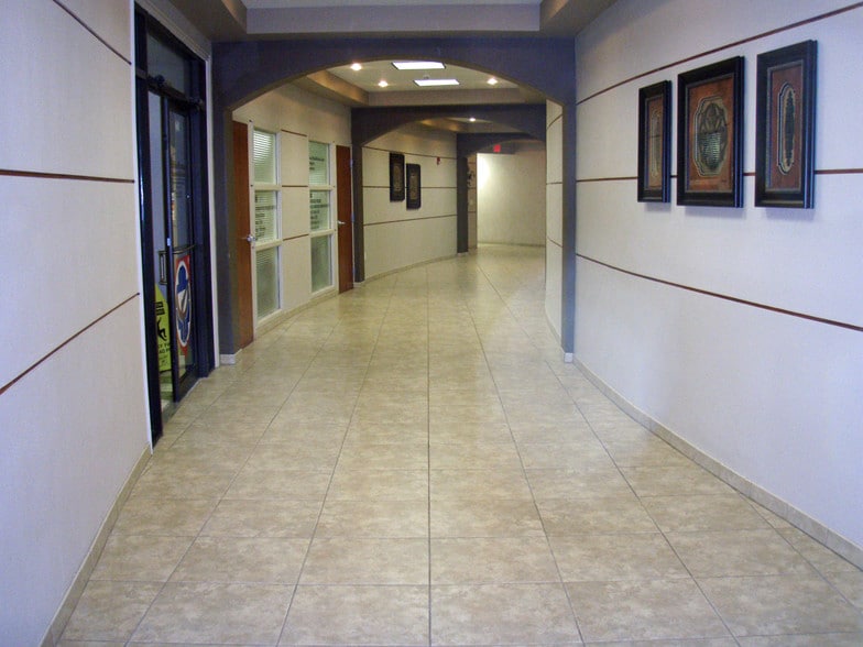 2301 S Hampton Rd, Dallas, TX for lease - Interior Photo - Image 2 of 2