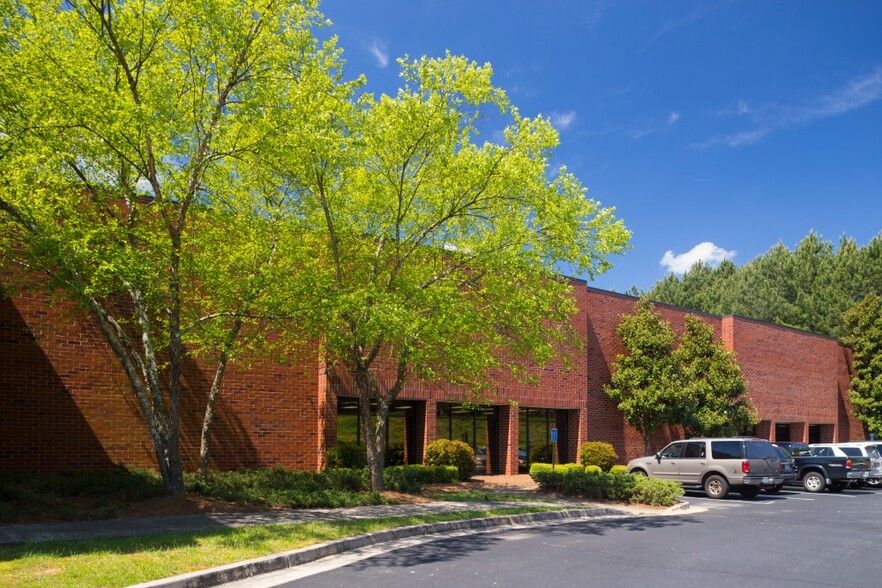 1380 Beverage Dr, Stone Mountain, GA for lease - Building Photo - Image 1 of 3