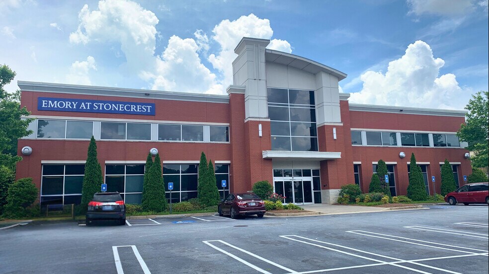 8225 Mall Pky, Lithonia, GA for lease - Building Photo - Image 1 of 4
