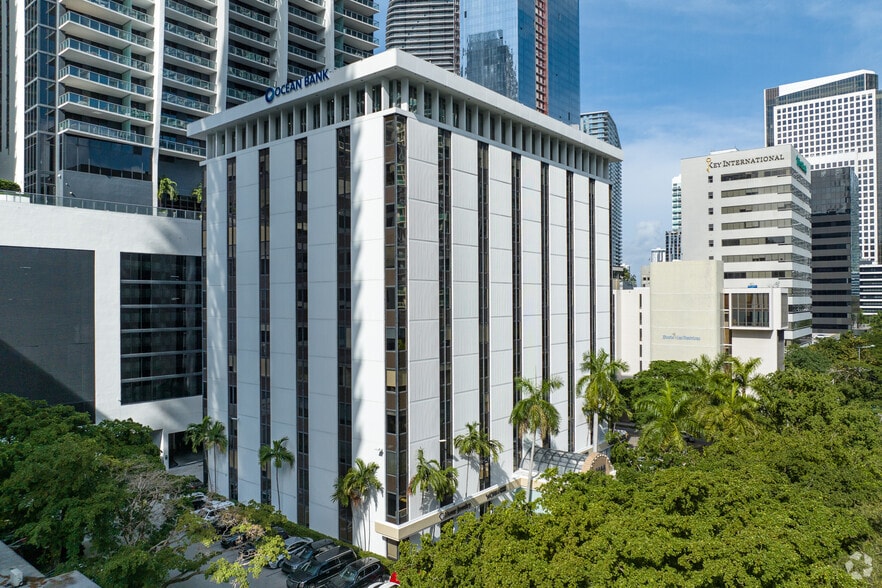 1000 Brickell Ave, Miami, FL for lease - Building Photo - Image 3 of 5