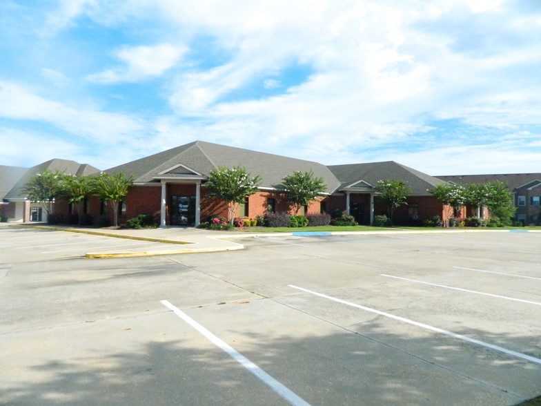 4770 Woodmere Blvd, Montgomery, AL for lease - Primary Photo - Image 1 of 35