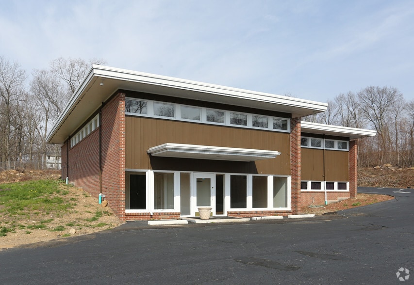 30 Beach Rd, Wolcott, CT 06716