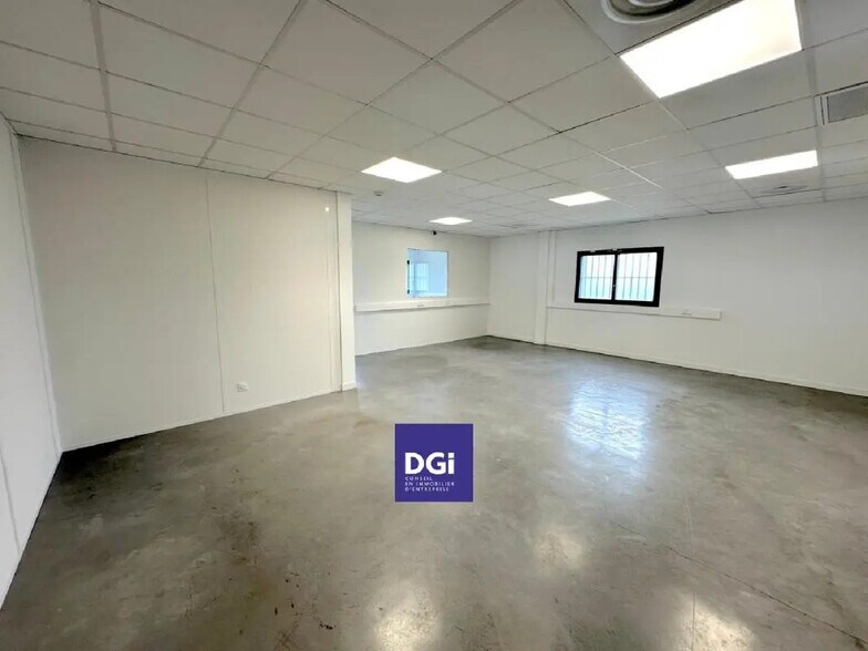 Office in Gallargues-le-Montueux for lease - Interior Photo - Image 3 of 7