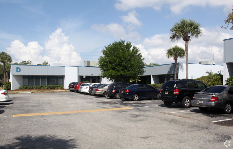 4710 Eisenhower Blvd, Tampa, FL for lease - Primary Photo - Image 3 of 6