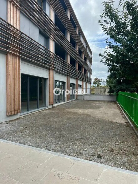 Retail in Bezannes for lease - Building Photo - Image 2 of 6