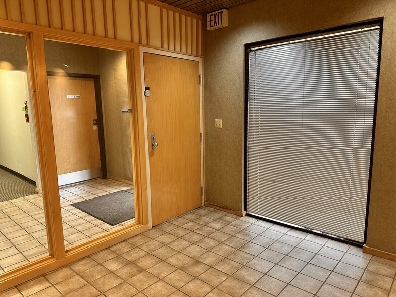 3500 S Boulevard St, Edmond, OK for lease - Interior Photo - Image 2 of 2