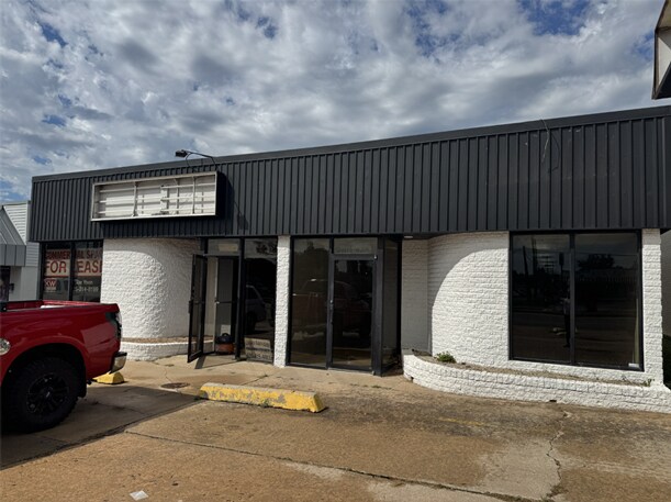 2111-2113 W Main St, Norman, OK for lease - Building Photo - Image 2 of 12