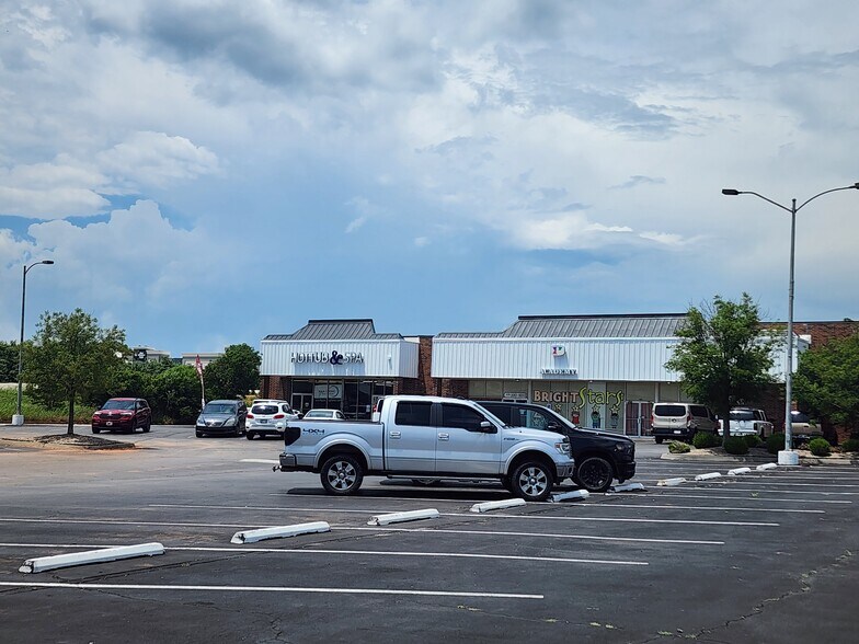 14407 NE 23rd St, Choctaw, OK 73020 Choctaw Plaza Shopping Center