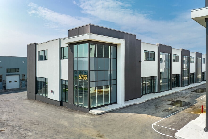 5250 Solar Dr, Mississauga, ON for sale - Primary Photo - Image 1 of 1