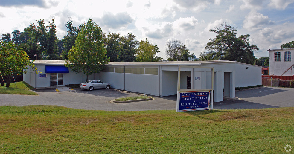 1041 Hawthorne Ln, Charlotte, NC for lease - Primary Photo - Image 2 of 3