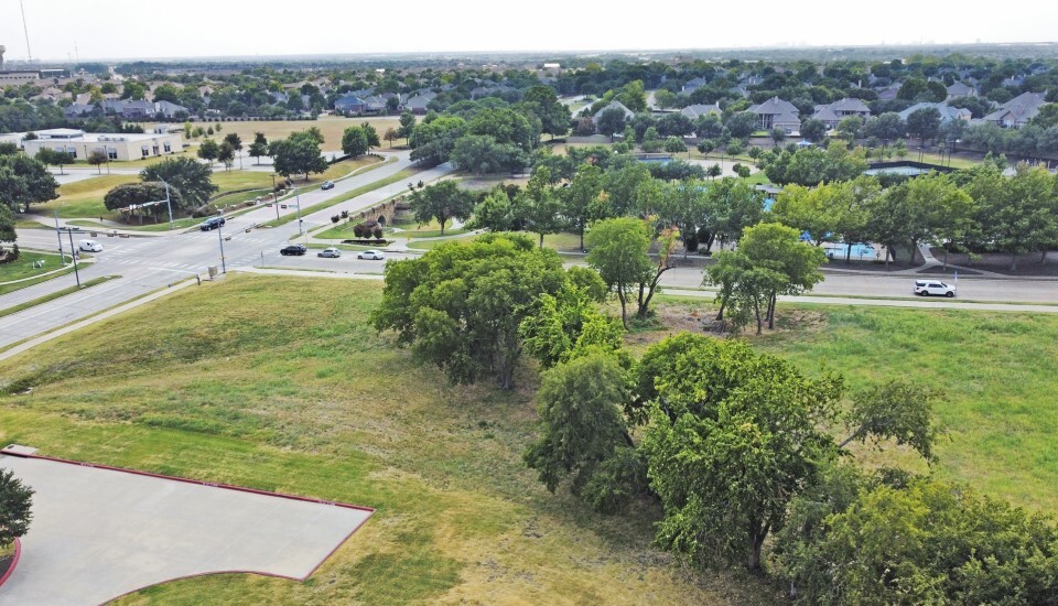 1800 S Stonebridge Dr, McKinney, TX for sale - Building Photo - Image 1 of 3