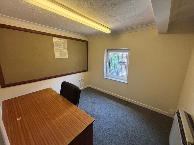 1B Roise St, Bedford for lease - Building Photo - Image 2 of 8