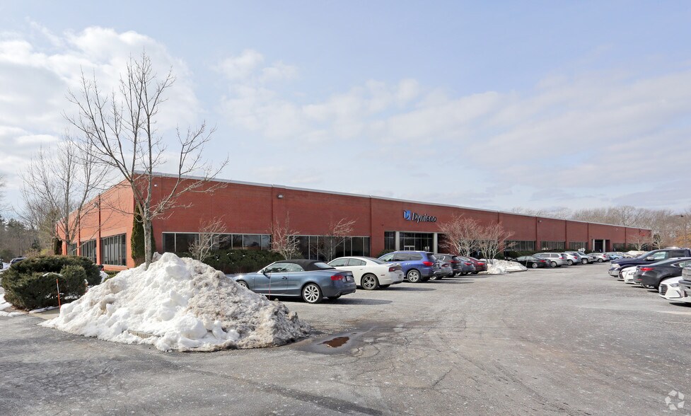 38 Forge Pky, Franklin, MA for sale - Primary Photo - Image 1 of 1