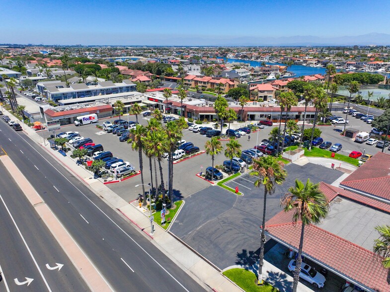 17208 Pacific Coast Hwy, Huntington Beach, CA for lease - Building Photo - Image 1 of 8