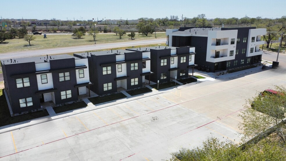 2 S Hunsley Hills Blvd, Canyon, TX for sale - Primary Photo - Image 1 of 21