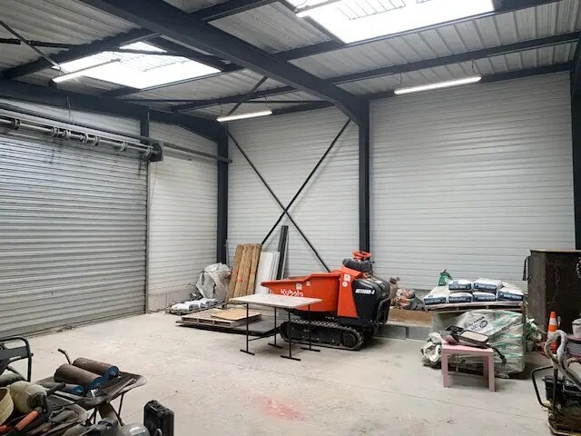 Flex in Vannes for lease - Interior Photo - Image 2 of 6