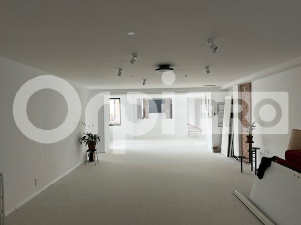 Office in La Rochelle for sale Interior Photo- Image 1 of 5