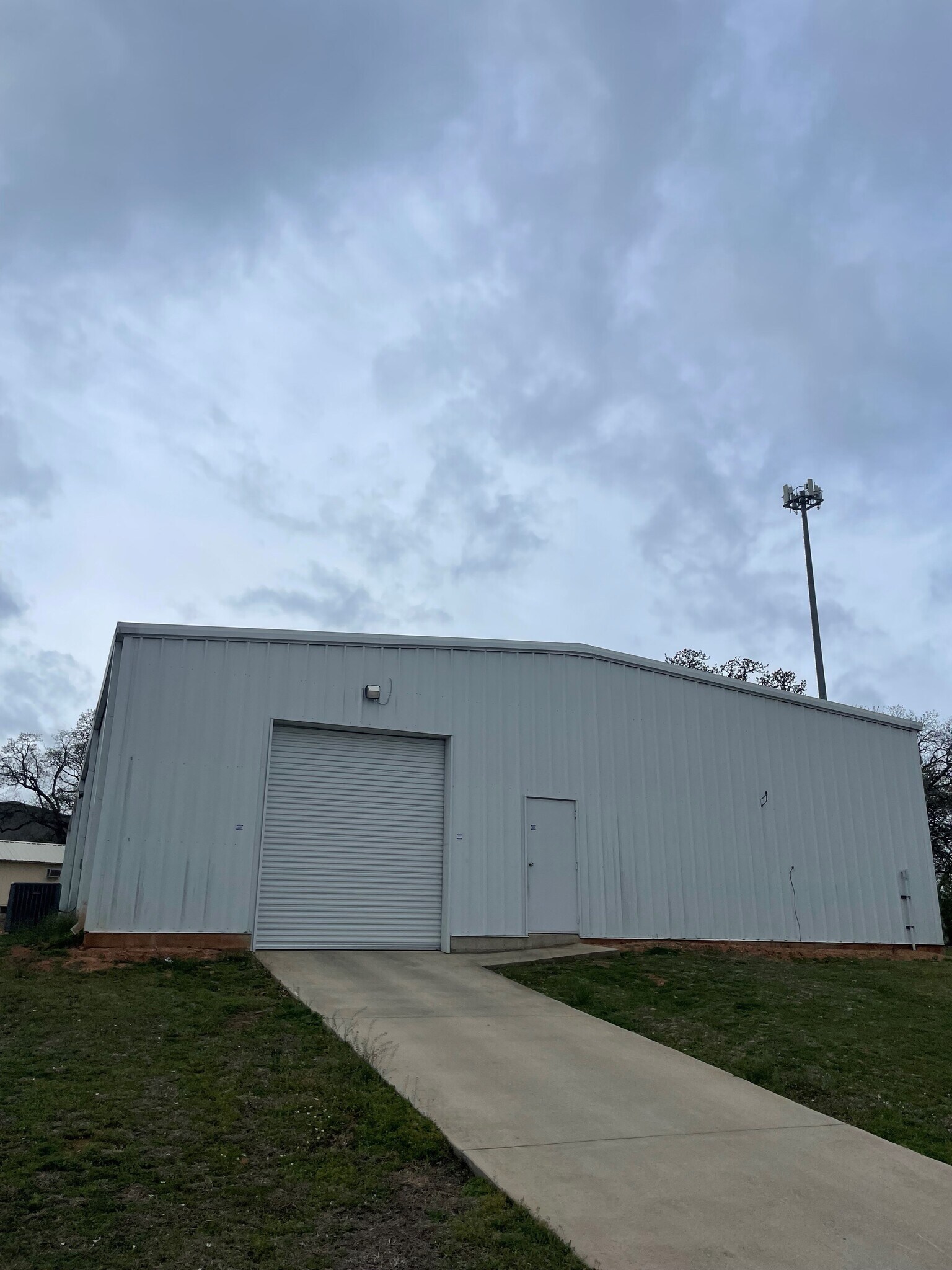 709 w Highway 199, Springtown, TX for sale Primary Photo- Image 1 of 1