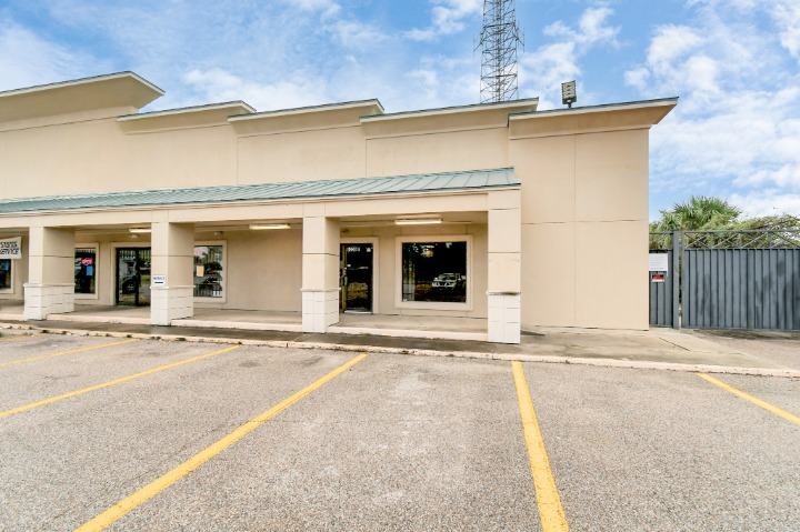 5220-5234 Highway 6 N, Houston, TX for lease - Building Photo - Image 2 of 27