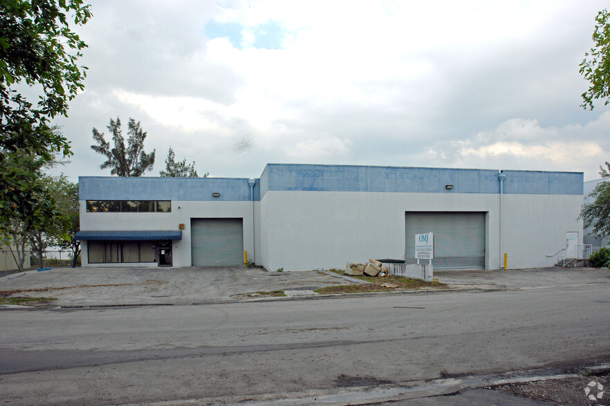 2401 NW 93rd Ave, Miami, FL for lease - Building Photo - Image 2 of 4