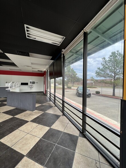 9025 N Sam Houston Pky E, Humble, TX for lease - Building Photo - Image 2 of 9