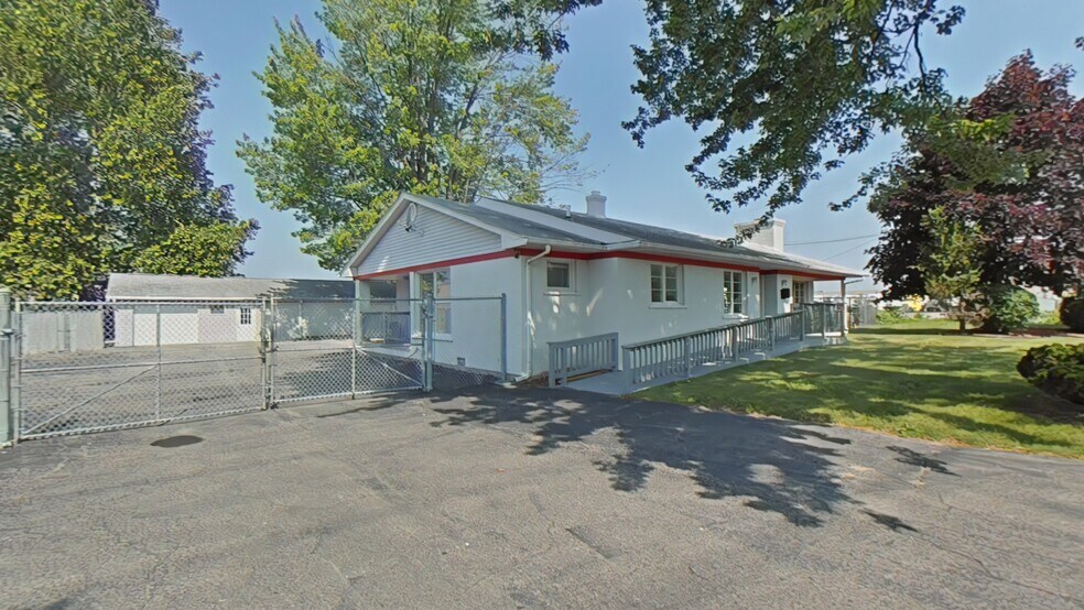 8021 N Haggerty Rd, Canton, MI 48187