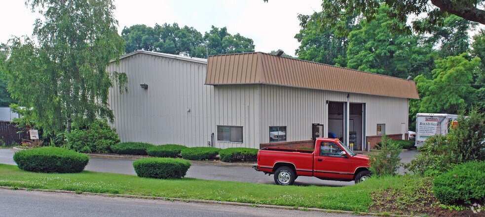 965 E Main St, Riverhead, NY for sale - Primary Photo - Image 1 of 1