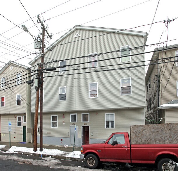 23-27 Jackson St, Passaic, NJ for sale - Primary Photo - Image 1 of 1