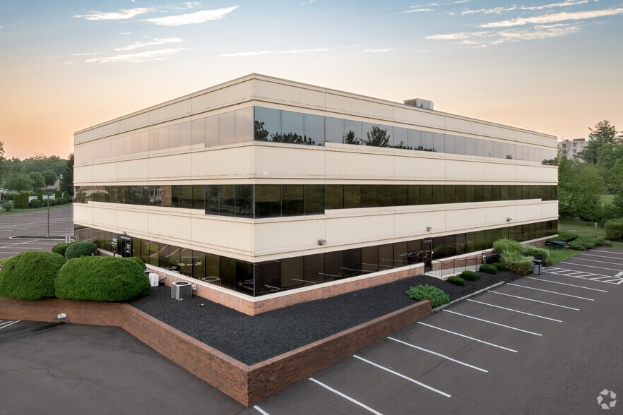 1610 Medical Dr, Pottstown, PA for lease - Building Photo - Image 3 of 13