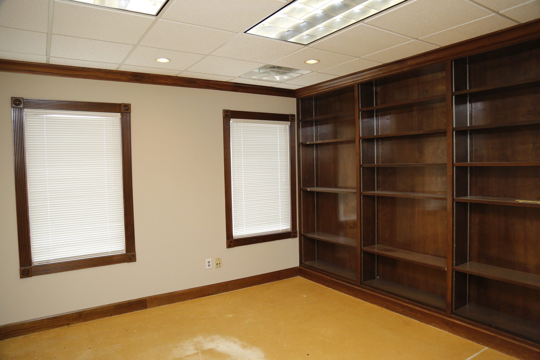 7000 Hampton Ctr, Morgantown, WV for lease Interior Photo- Image 1 of 4