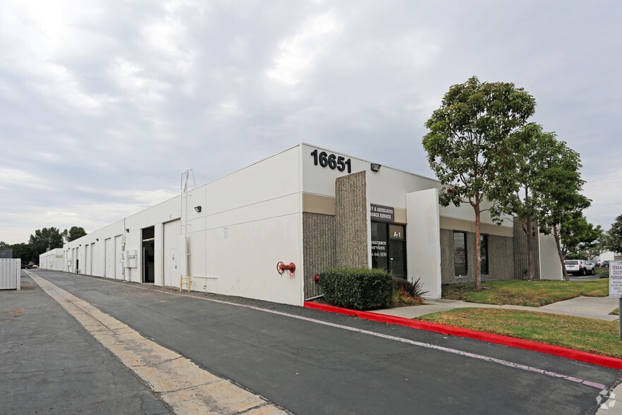 16651 Gothard St, Huntington Beach, CA for lease - Building Photo - Image 3 of 4
