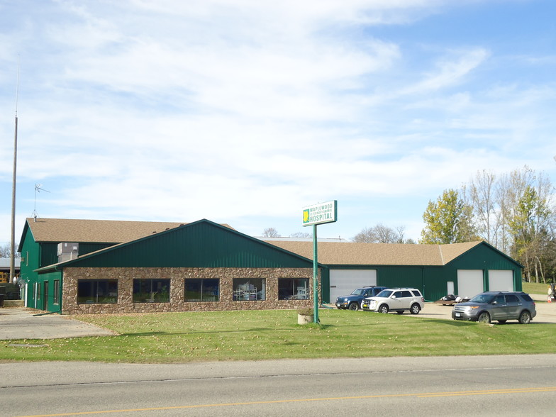 25 12th Ave SW, Pelican Rapids, MN for sale - Building Photo - Image 1 of 1