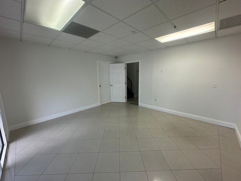 6055 NW 87th Ave, Miami, FL for lease - Building Photo - Image 1 of 13