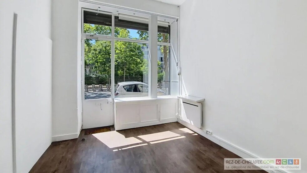 Retail in Paris for lease - Interior Photo - Image 1 of 6