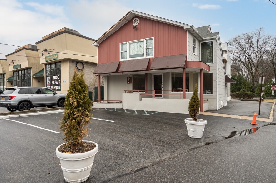 62 Glen Cove Rd, Roslyn Heights, NY for lease - Building Photo - Image 2 of 41