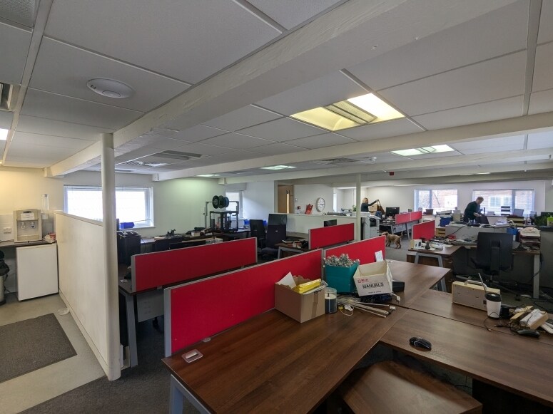 22 Gosden Cmn, Guildford for lease Interior Photo- Image 1 of 3