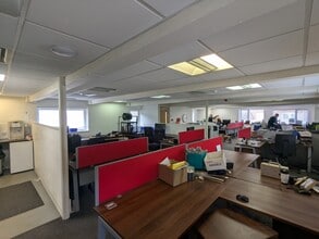 22 Gosden Cmn, Guildford for lease Interior Photo- Image 1 of 3